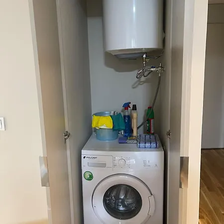 Daire Green Leaf Apt In Diamond Of Skopje With Free Parking, Private Yard And Private Park Access Üsküp