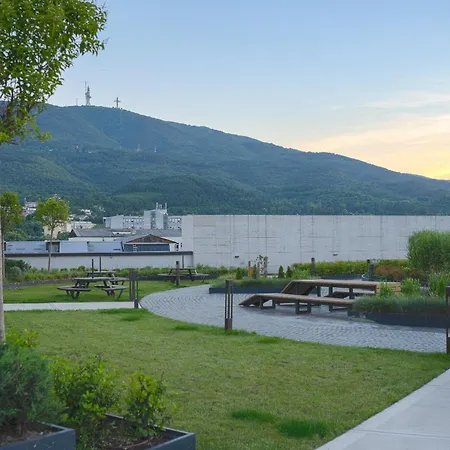 Green Leaf Apt In Diamond Of Skopje With Free Parking, Private Yard And Private Park Access