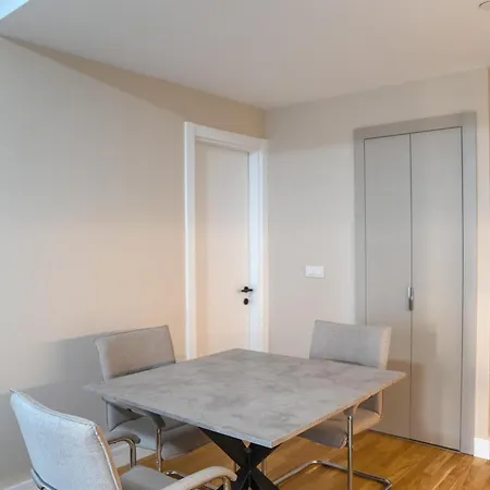 Green Leaf Apt In Diamond Of Skopje With Free Parking, Private Yard And Private Park Access