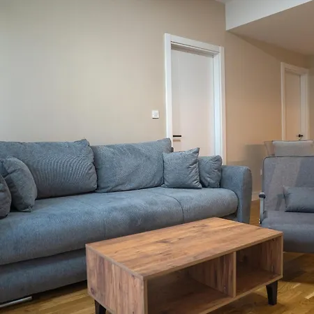 Green Leaf Apt In Diamond Of Skopje With Free Parking, Private Yard And Private Park Access Daire *