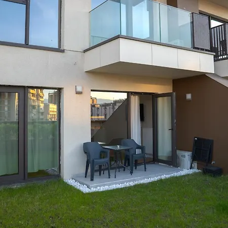 Daire Green Leaf Apt In Diamond Of Skopje With Free Parking, Private Yard And Private Park Access *