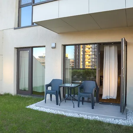 Leaf In Diamond Of With Free Parking, Private Yard And Private Park Access Διαμέρισμα Σκόπια