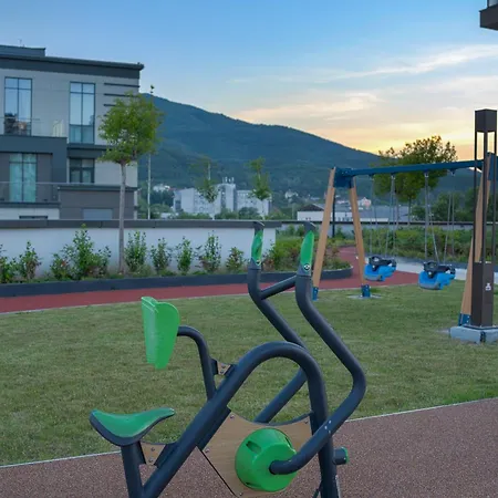 Daire Green Leaf Apt In Diamond Of Skopje With Free Parking, Private Yard And Private Park Access