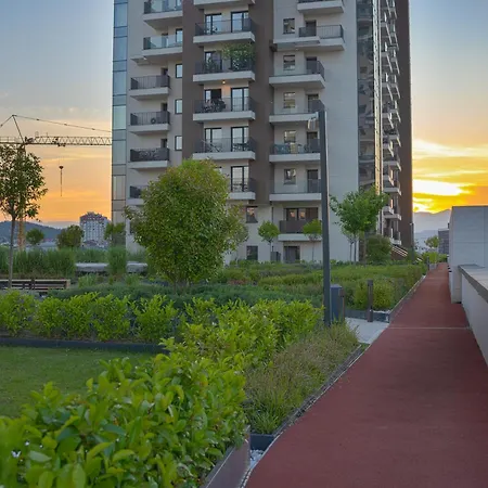 Green Leaf Apt In Diamond Of Skopje With Free Parking, Private Yard And Private Park Access *