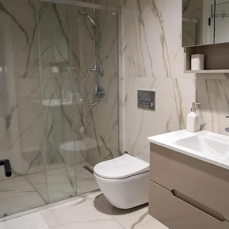 Green Leaf Apt In Diamond Of Skopje With Free Parking, Private Yard And Private Park Access Üsküp