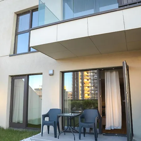 Daire Green Leaf Apt In Diamond Of Skopje With Free Parking, Private Yard And Private Park Access