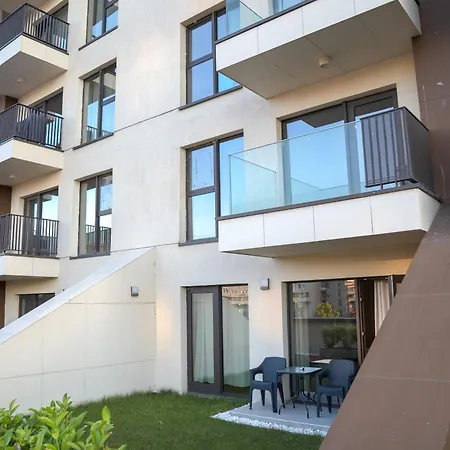 Daire Green Leaf Apt In Diamond Of Skopje With Free Parking, Private Yard And Private Park Access *