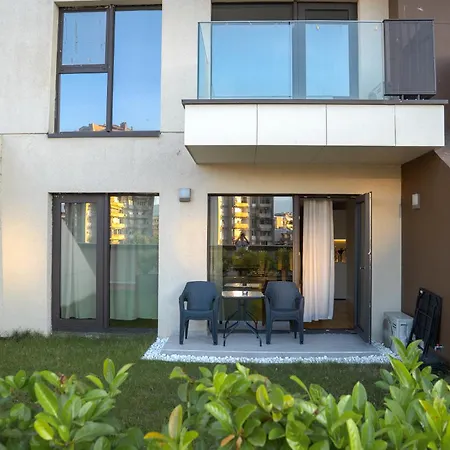 Leaf In Diamond Of With Free Parking, Private Yard And Private Park Access Σκόπια