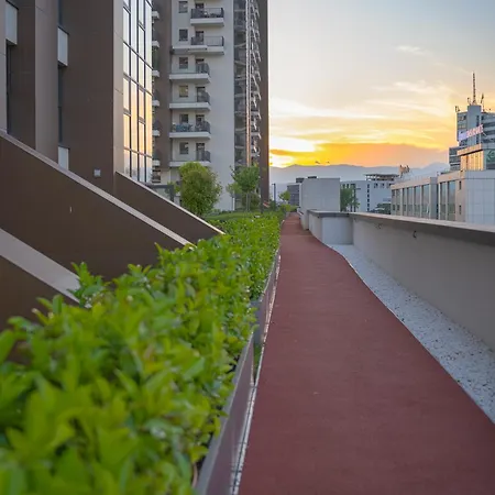 Green Leaf Apt In Diamond Of Skopje With Free Parking, Private Yard And Private Park Access