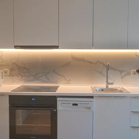 Green Leaf Apt In Diamond Of Skopje With Free Parking, Private Yard And Private Park Access Daire Üsküp