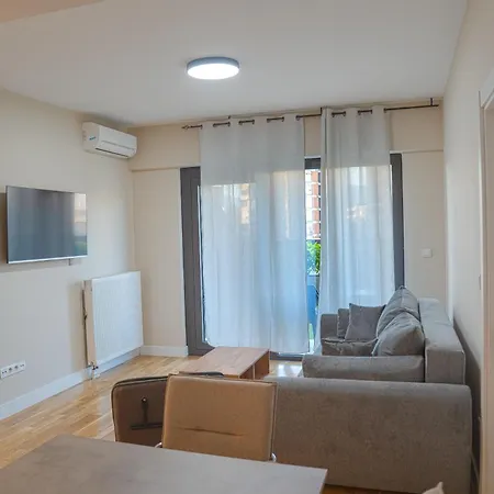 Daire Green Leaf Apt In Diamond Of Skopje With Free Parking, Private Yard And Private Park Access *