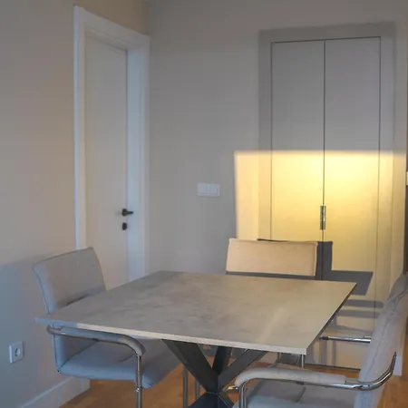Leaf In Diamond Of With Free Parking, Private Yard And Private Park Access *
