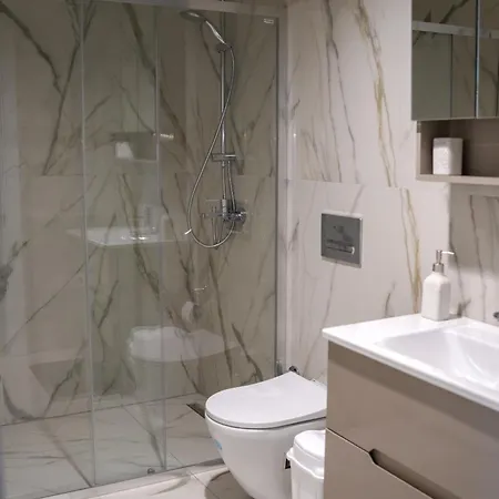 Green Leaf Apt In Diamond Of Skopje With Free Parking, Private Yard And Private Park Access Daire Üsküp