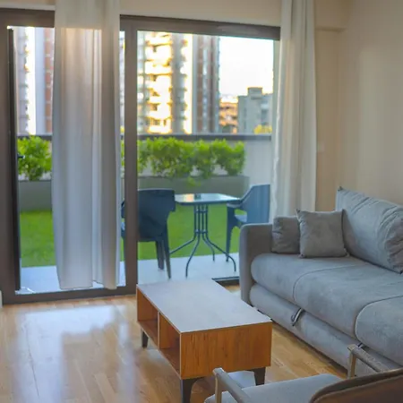 Green Leaf Apt In Diamond Of Skopje With Free Parking, Private Yard And Private Park Access Daire Üsküp