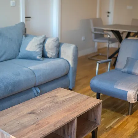 Green Leaf Apt In Diamond Of Skopje With Free Parking, Private Yard And Private Park Access Üsküp